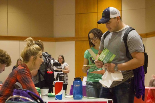 Volunteer fair draws in students