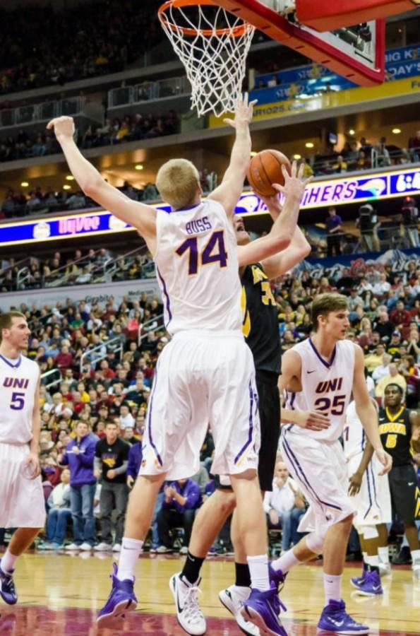 Late 3-pointer lifts UNI over ISU