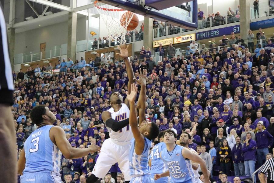 MBB upsets No. 1 UNC