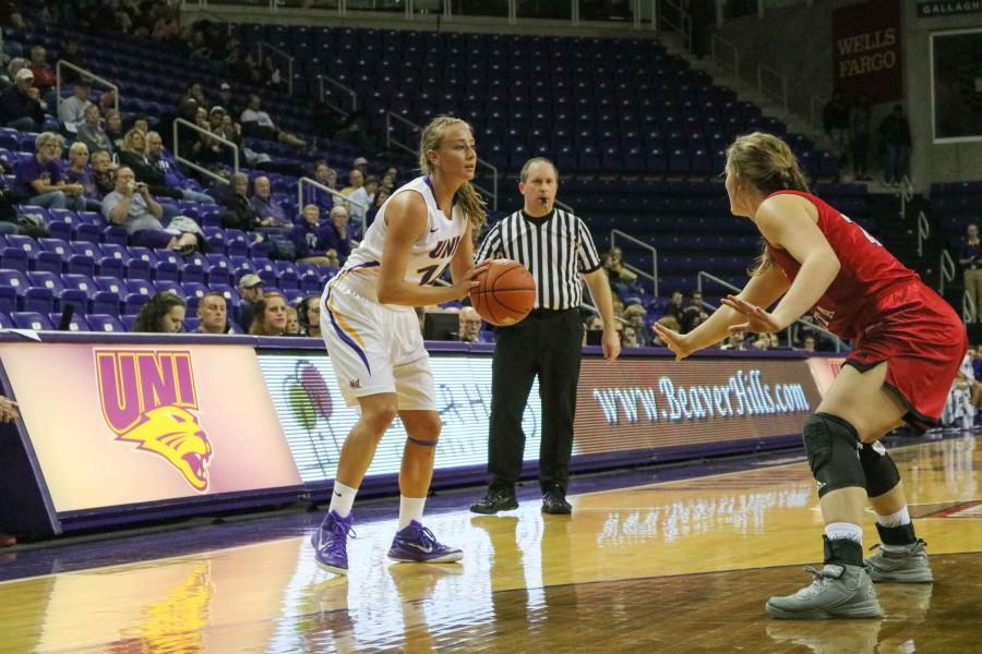 Stephanie Davidson (14) scored 19 points as well as making 7-8 of her free throws. The Panthers are now 11-3 in conference play. 