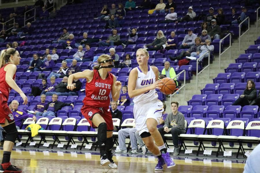 Amber Sorenson (5) finished the game with 1 points and 3-5 from behind the arc. The Panthers have now won 12 of their last 15 games