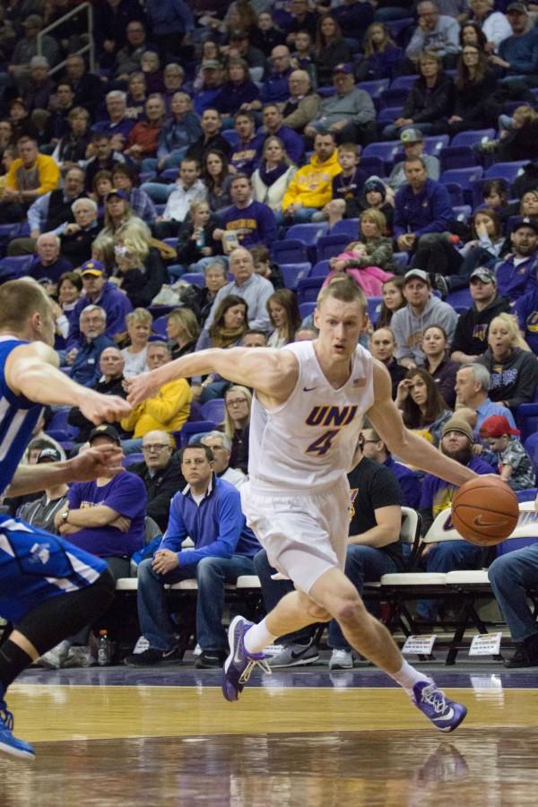 Paul Jesperson, No. 4, dribbles down the court. He scored a total of eight points during the game against Evansville on Saturday