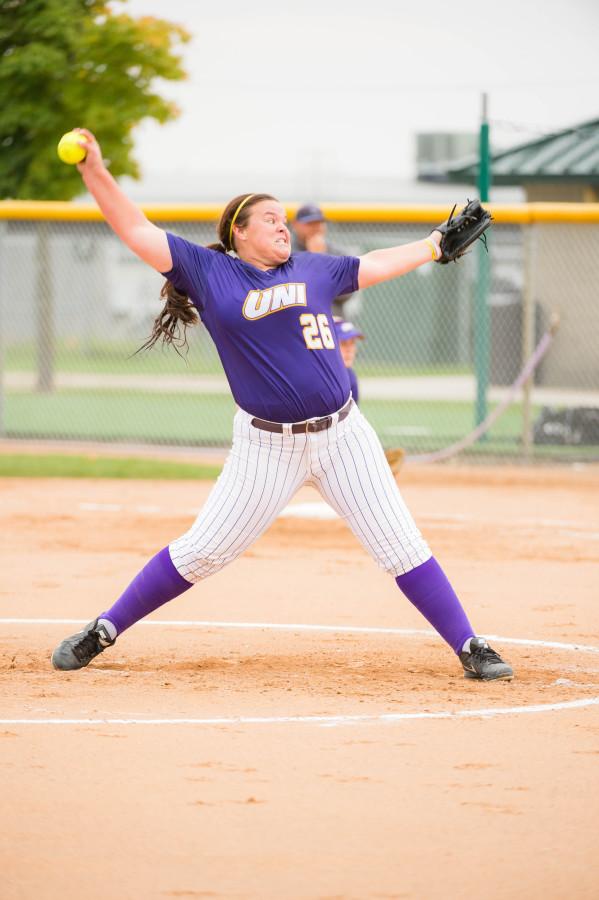 Softball goes 2-1 in series against Evansville