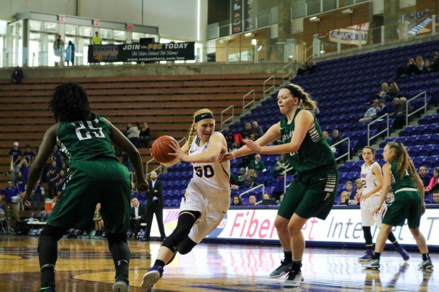 Megan Maahs (50) gets inside and makes her way past the Wisconsin-Parkside defense. Maahs shot 2-3 from three and led the team with 11 rebounds