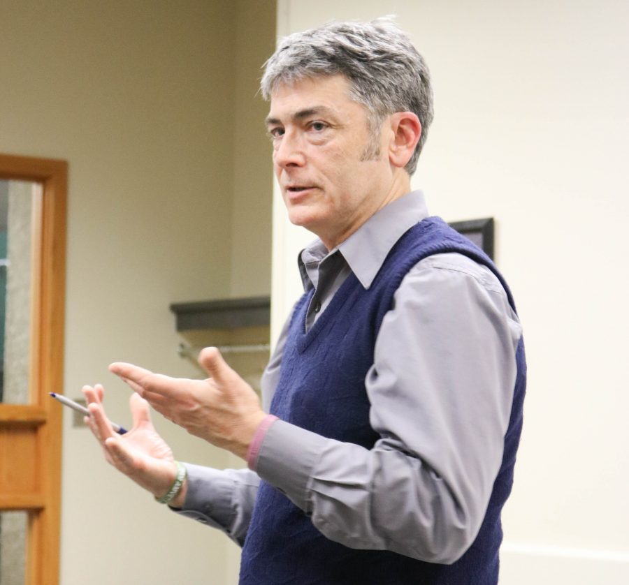 Pat Kinney, the news editor of the Waterloo-Cedar Falls Courier, came to the Maucker Union to discuss how local news is evolving in Iowa and the United States.