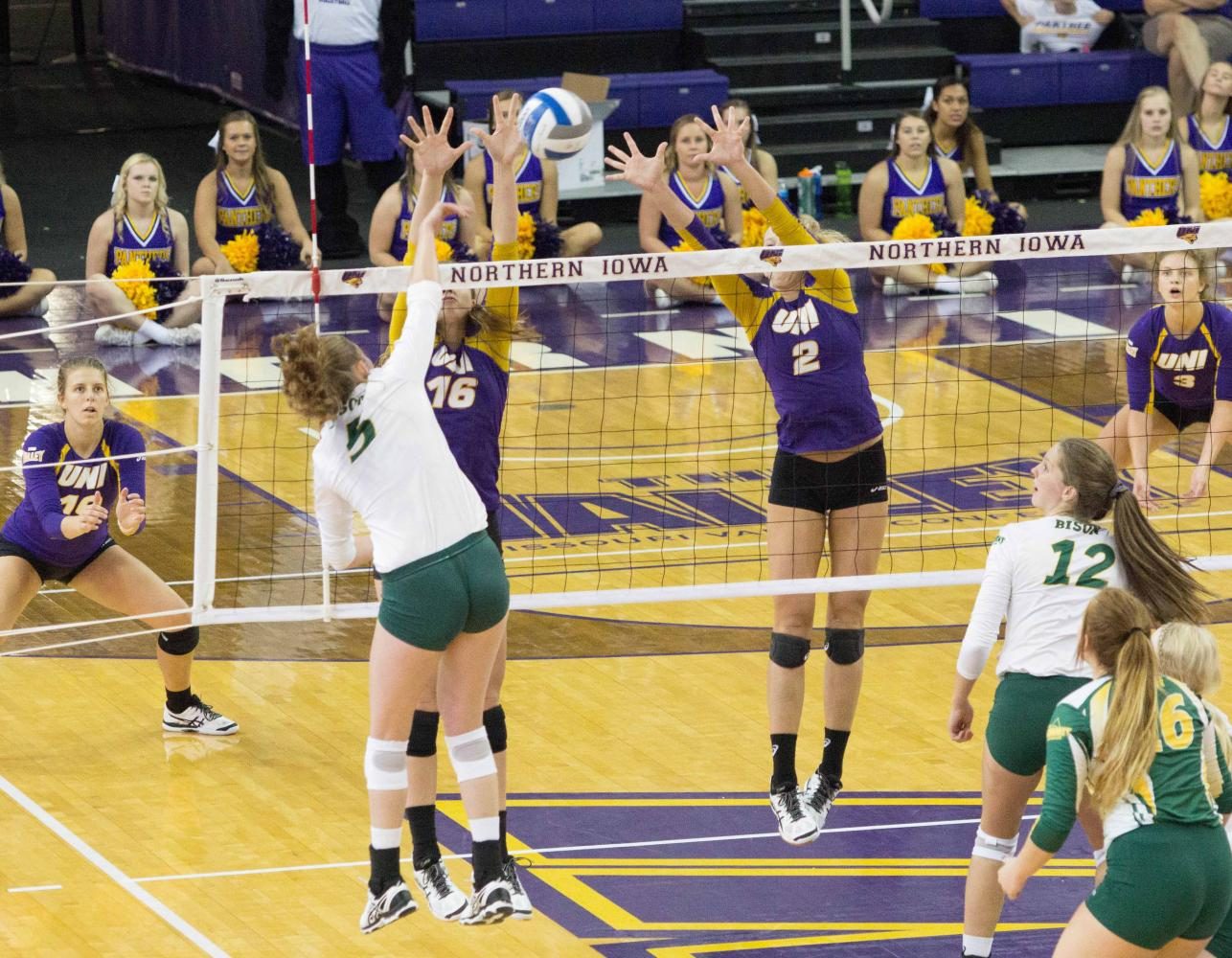 Win streak continues for volleyball team