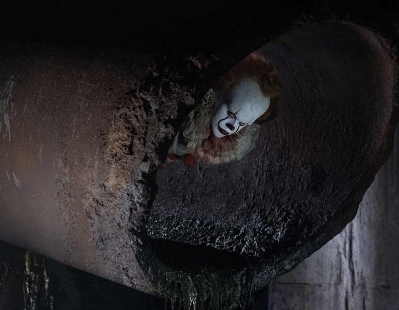 Bill Skarsgard stars as Pennywise the Dancing Clown in It, based on the Stephen King novel of the same name. It has received positive reviews and currently holds an 85 percent approval rating on Rotten Tomatoes.