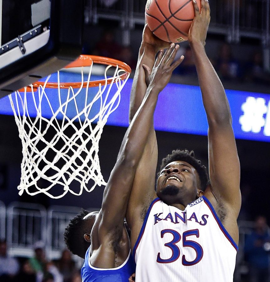 Kansas Udoka Azubuike (35) dunks over Seton Halls Ismael Sanogo.