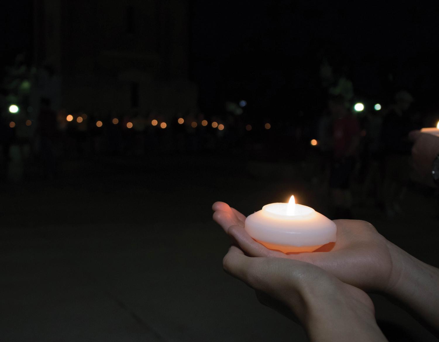 Students+gather+for+candlelight+vigil