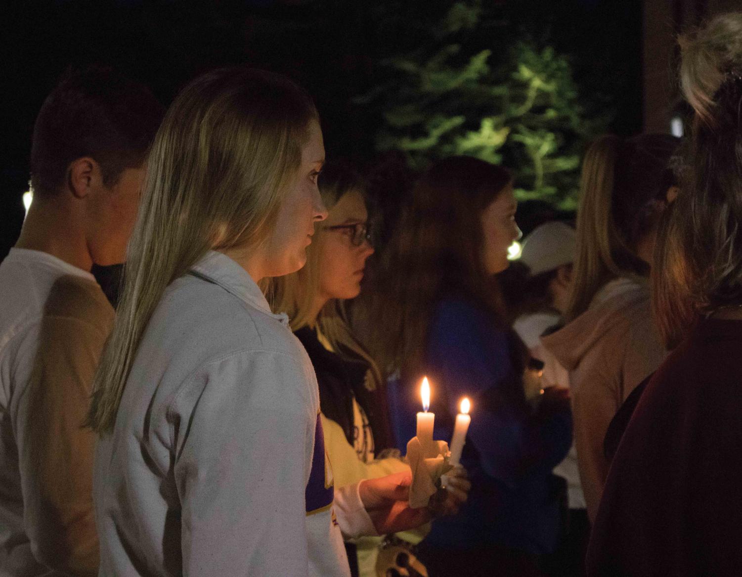 Students+gather+for+candlelight+vigil
