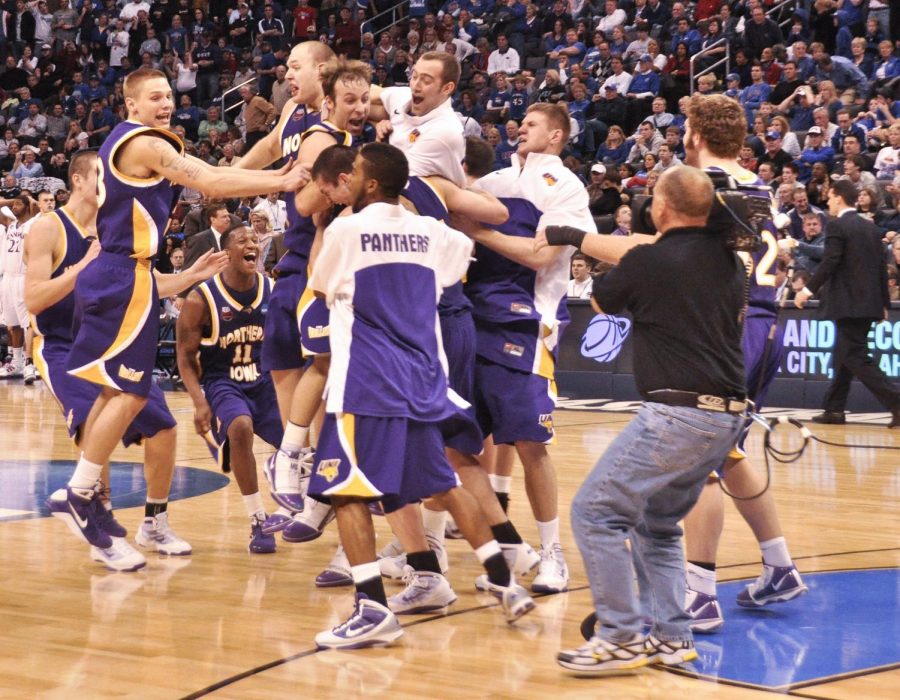 Sweet 16 team enshrined in UNI HOF