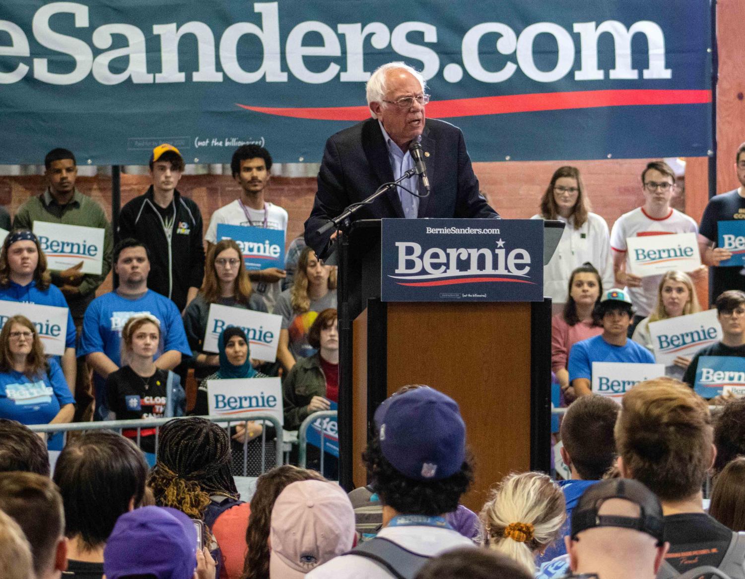 Bernie+Sanders+rallies+in+West+Gym