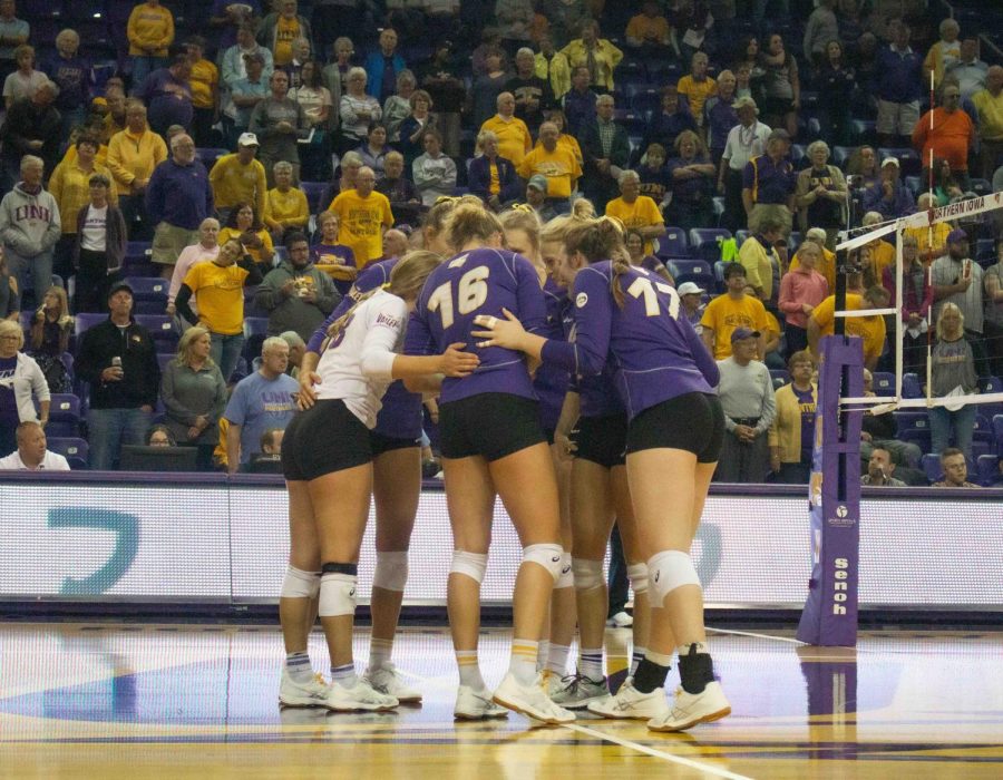 Panthers advance to 11-8, clench No. 1 in MVC