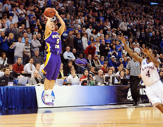 5 Ali Farokhmanesh shoots game winning three point shot
2010 NCAA Basketball Round 2: Oklahoma City
Kansas vs. Northern Iowa
Ford Center/Oklahoma City, OK
20-MAR-2010
X83917 TK1
CREDIT: Greg Nelson