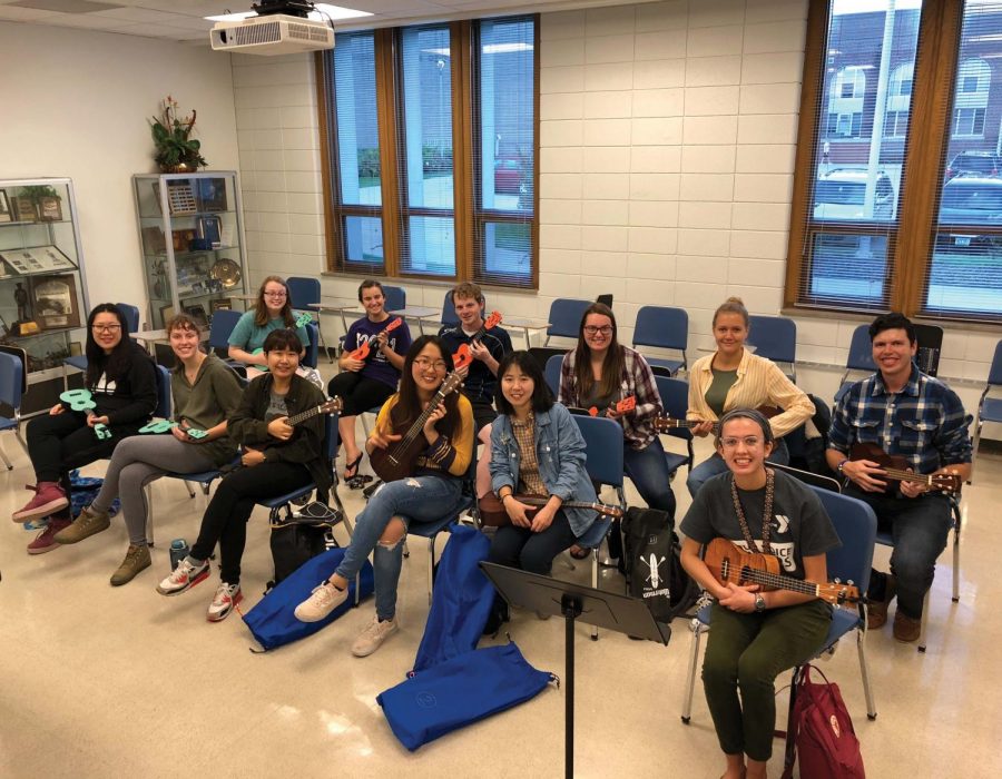 No frets for UNI Ukulele Club