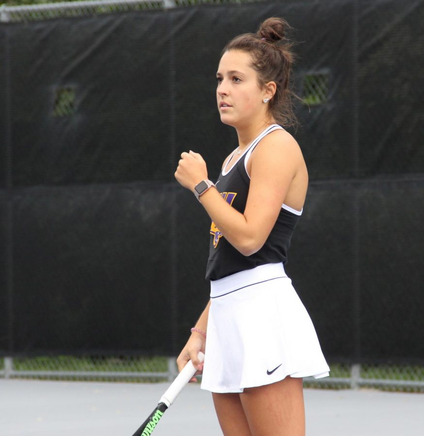 Tennis picks up first win of the season in Michigan tourney