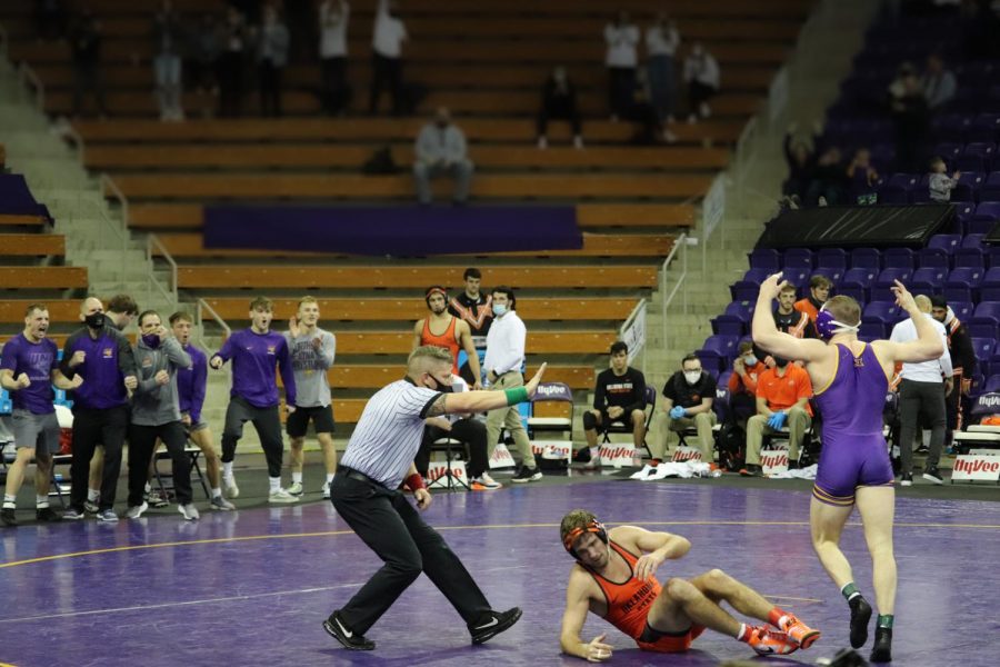 UNI wrestling bounced back after last weekends tough loss to Oklahoma State, resoundingly defeating Northern Illinois 27-9 last Saturday in DeKalb, IL.