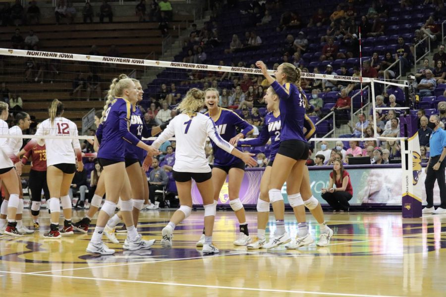 UNI+defeated+Bradley+in+their+MVC+opener+on+Friday+but+fall+to+Illinois+State+on+Saturday.+