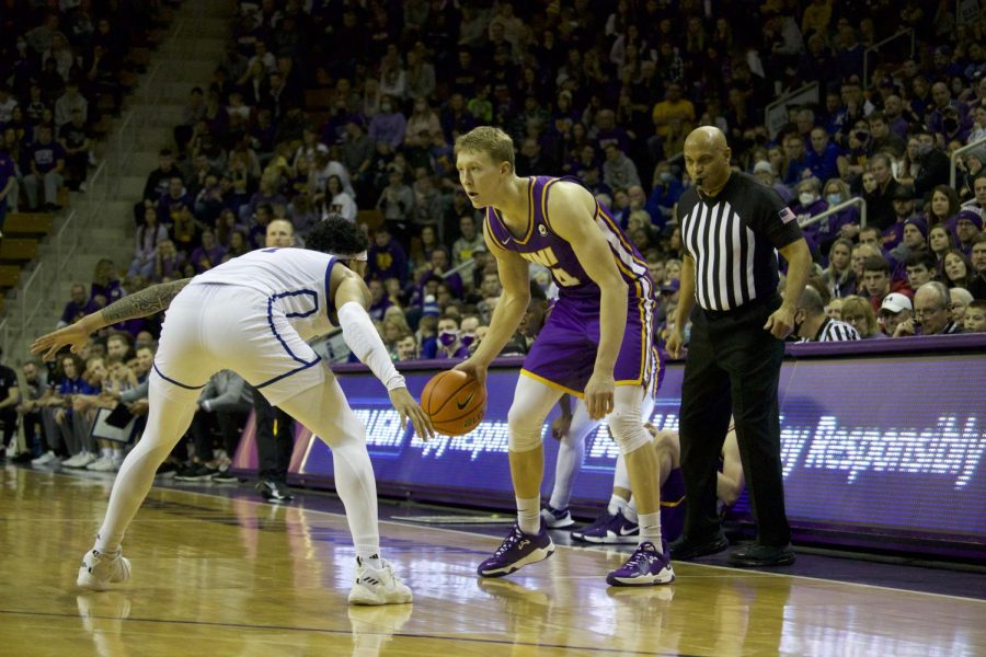 A packed house at the McLeod Center on Saturday night pitted UNI against Drake for an in-state rivalry match-up. The Panthers and Bulldogs fought hard throughout the contest, which could not be decided in regulation. Drake prevailed in the overtime period 82-74, winning their fourth consecutive game against Northern Iowan. 