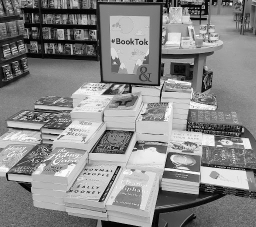 Barnes and Noble promoting TikToks latest trend BookTok to local consumers. 