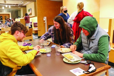 Students gather in Rialto, where hot breakfast has been reintroduced this semester on the weekends from 8 a.m. to 2 p.m.