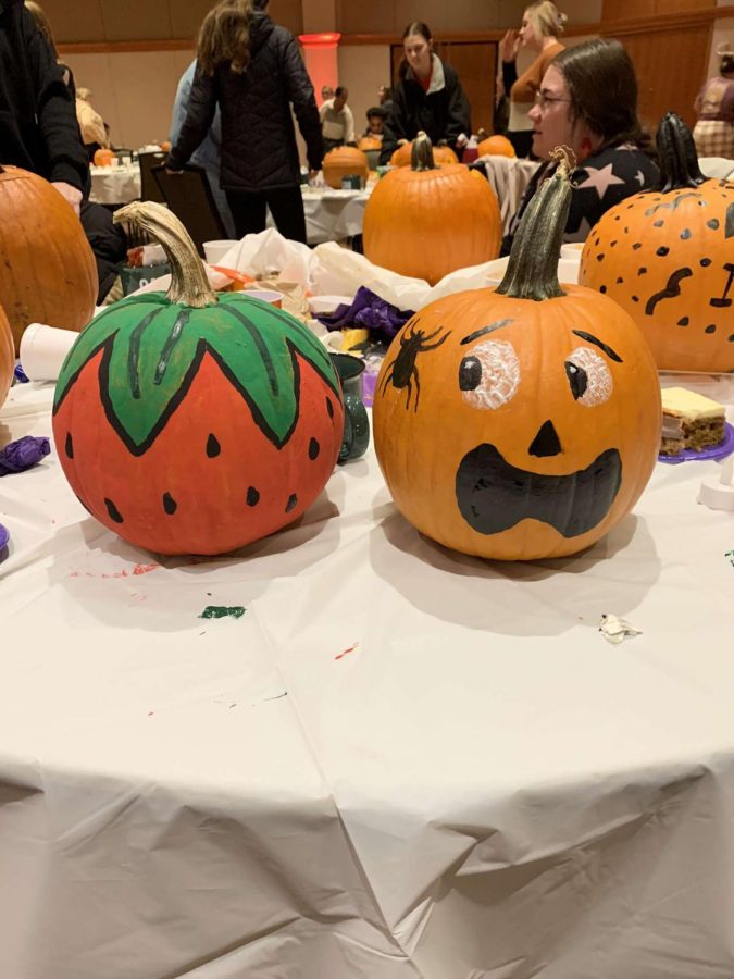 Students+allowed+their+creative+skills+to+shine+as+they+painted+or+carved+their+pumpkins.+