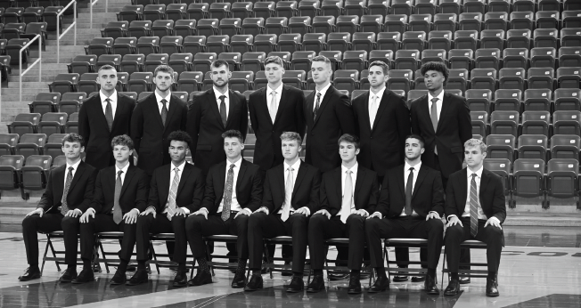 The 2022-23 UNI mens basketball team poses for a team photo during Mondays media day. 