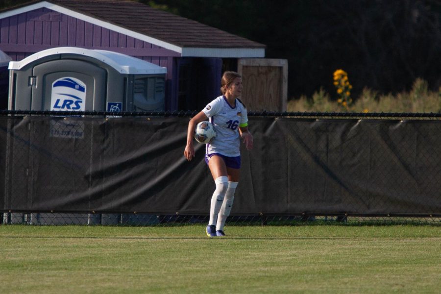 Siri Ott (16) scored UNIs only goal during their 1-1 tie against Drake on Thursday. After their third straight tie, the Panthers have a record of 4-5-4 on the season, 1-2-3 in the Missouri Valley Conference. 