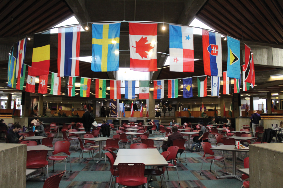 UNI aloja a muchos estudiantes de diferentes partes del mundo. Hace dos semanas se dedicó una semana para celebrar las diferentes culturas de los estudiantes internacionales así como con el resto de los estudiantes para compartir las costumbres y tradiciones de cada país. 