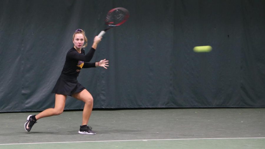 Andrijana+Brkic+picked+up+a+dominant+win+in+her+singles+match+against+Minnesota+State+on+Saturday%2C+winning+6-1%2C+6-1.+