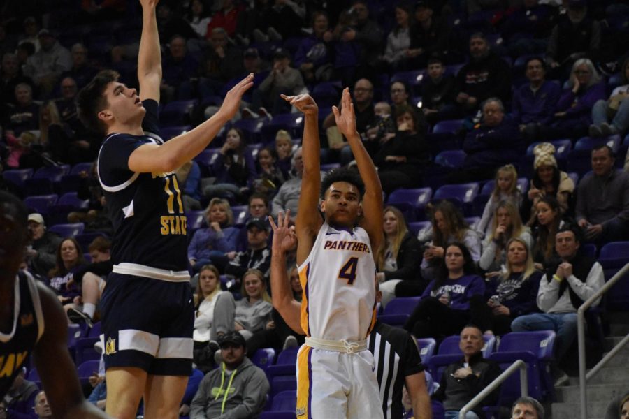 Trey+Campbell+%284%29+attempts+a+3-pointer+for+UNI.+Campbell+was+UNIs+leading+scorer+against+Belmont%2C+finishing+with+16+points.+