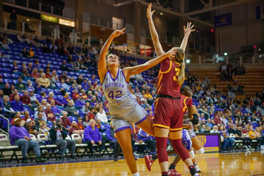 Grace Boffeli (42) finished with another double-double in the win over Murray State on Friday, compiling 21 points and 14 rebounds.