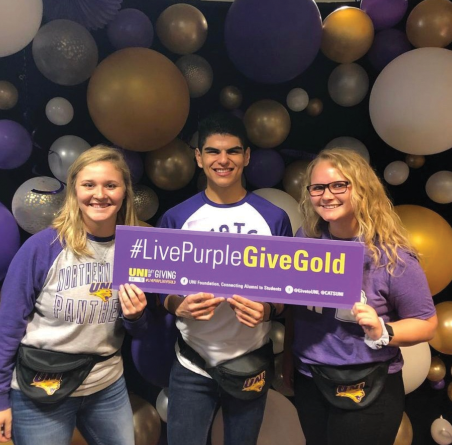 Ex-alumnos, amigos, estudiantes y más están invitados a dar patrás a la universidad durante Live Purple Give Gold el 30 de marzo y a participar en las actividades de “Semana de donaciones” que sucederá la final semana de marzo.