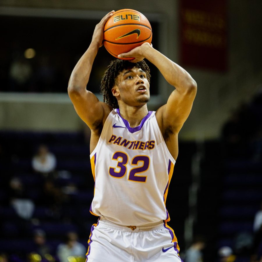 Tytan Anderson (32) was selected as the team captain of the Missouri Valley Conference Most Improved Team after a strong regular season.