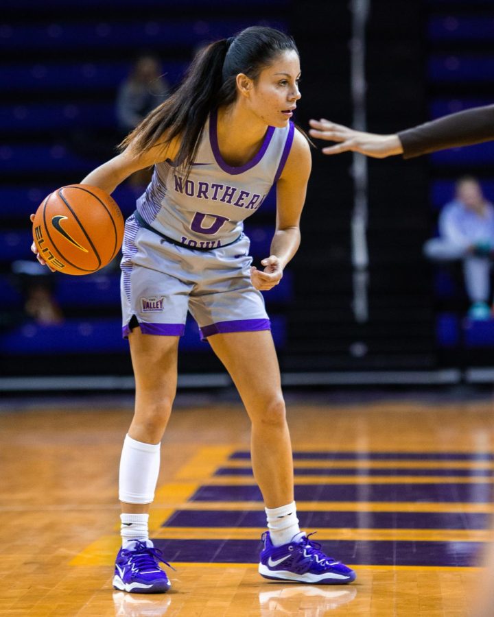 Maya McDermott (0) pitched in 15 points, tied for a team-high, during UNI’s 69-62 loss against Belmont in the semifinals of the MVC Tournament.