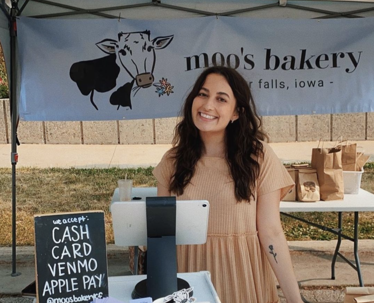 Maddie+Palmersheim%2C+2021+UNI+grad%2C+holds+her+vendor+booth+at+the+Cedar+Valley+Farmers+Market.