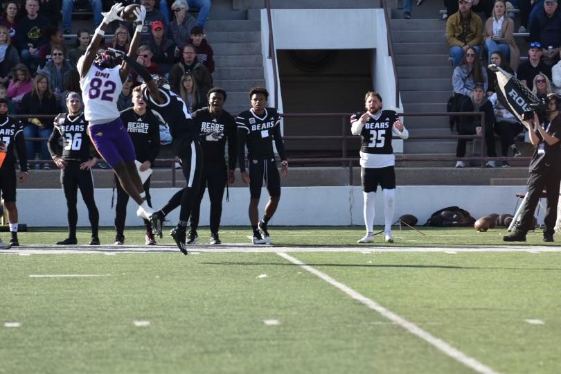 Sergio Morancy attempts a gigantic catch against Missouri State. The
Bears defeated the Panthers 35-16.
