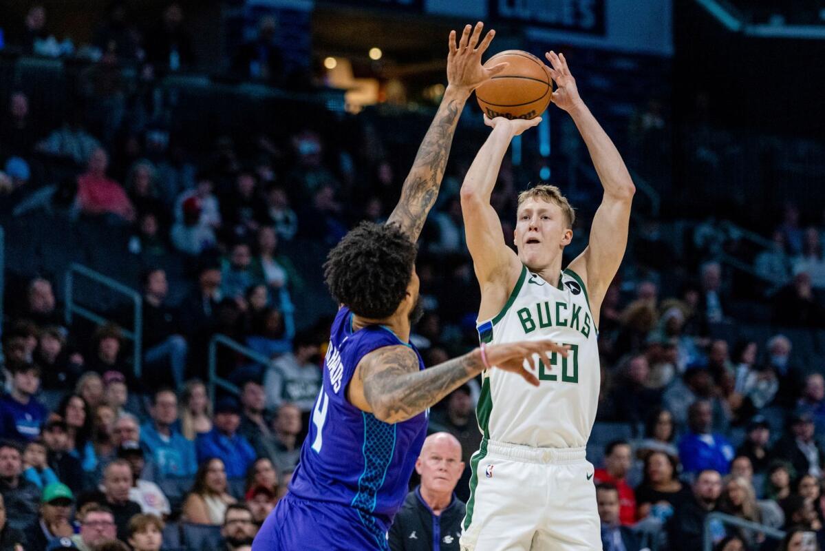 AJ Green shoots from beyond the arc as part of the Milwaukee Bucks.