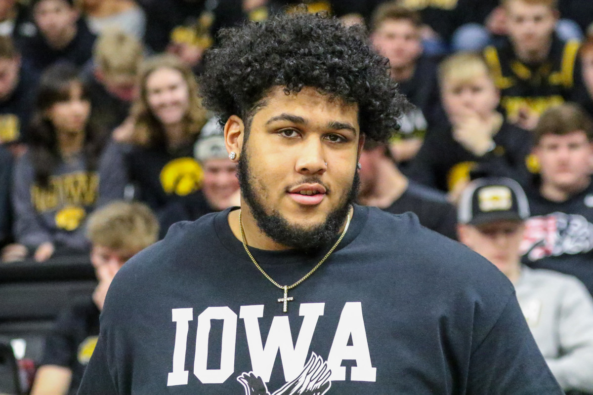 Kadyn Proctor has recently become a figure of interest for Iowa sports fans
after reports of him transferring back to Alabama surfaced.